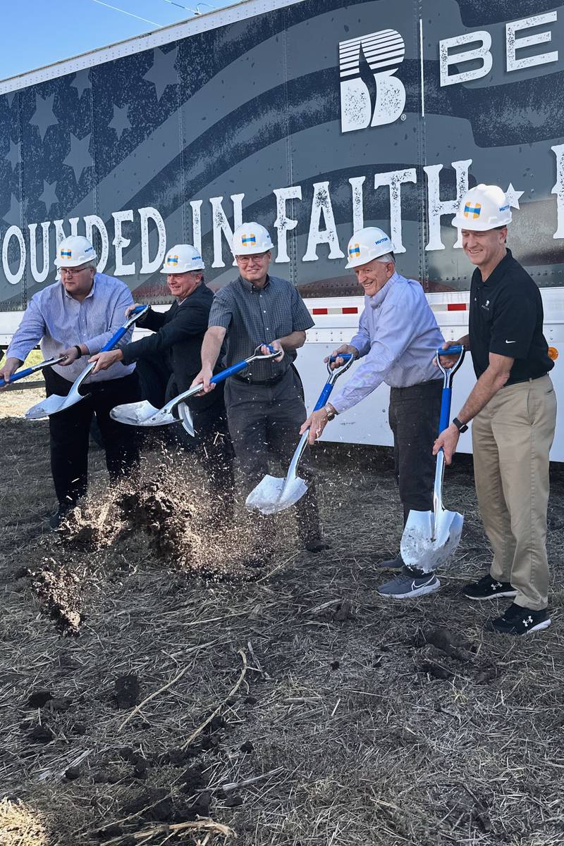 Beck’s, the industry’s third-largest seed brand and largest family-owned retail seed company, broke ground on a new distribution and research facility in Salina, Kansas. Joined by state leaders and key stakeholders, Beck’s commemorated its expansion with a groundbreaking ceremony on Oct. 11.