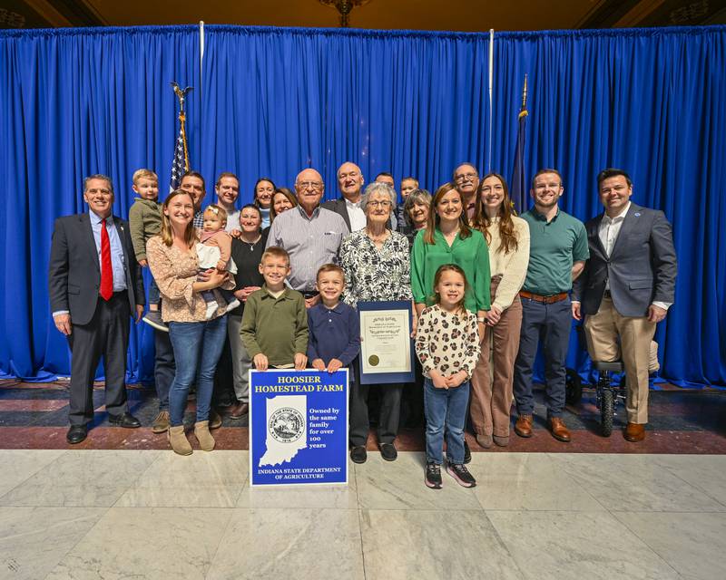 The Kanne Family receives a Hoosier Homestead Award.