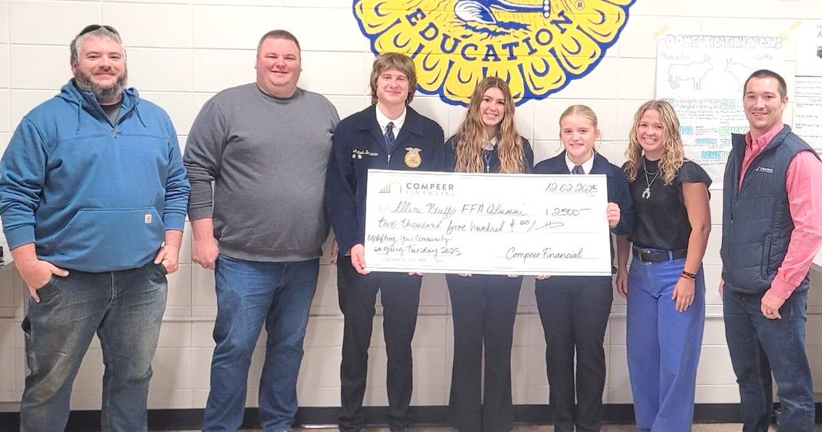 Illini Bluffs FFA receives $2,500 from Compeer Financial