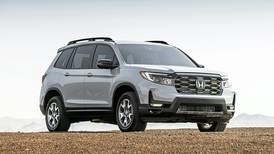 Edmunds: 2022 Honda Passport vs. 2022 Jeep Grand Cherokee