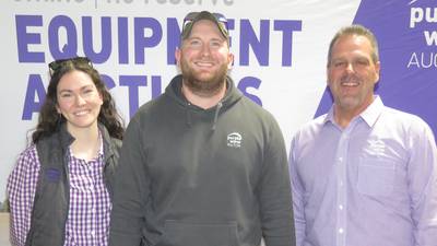 Auction business travels farm show circuit