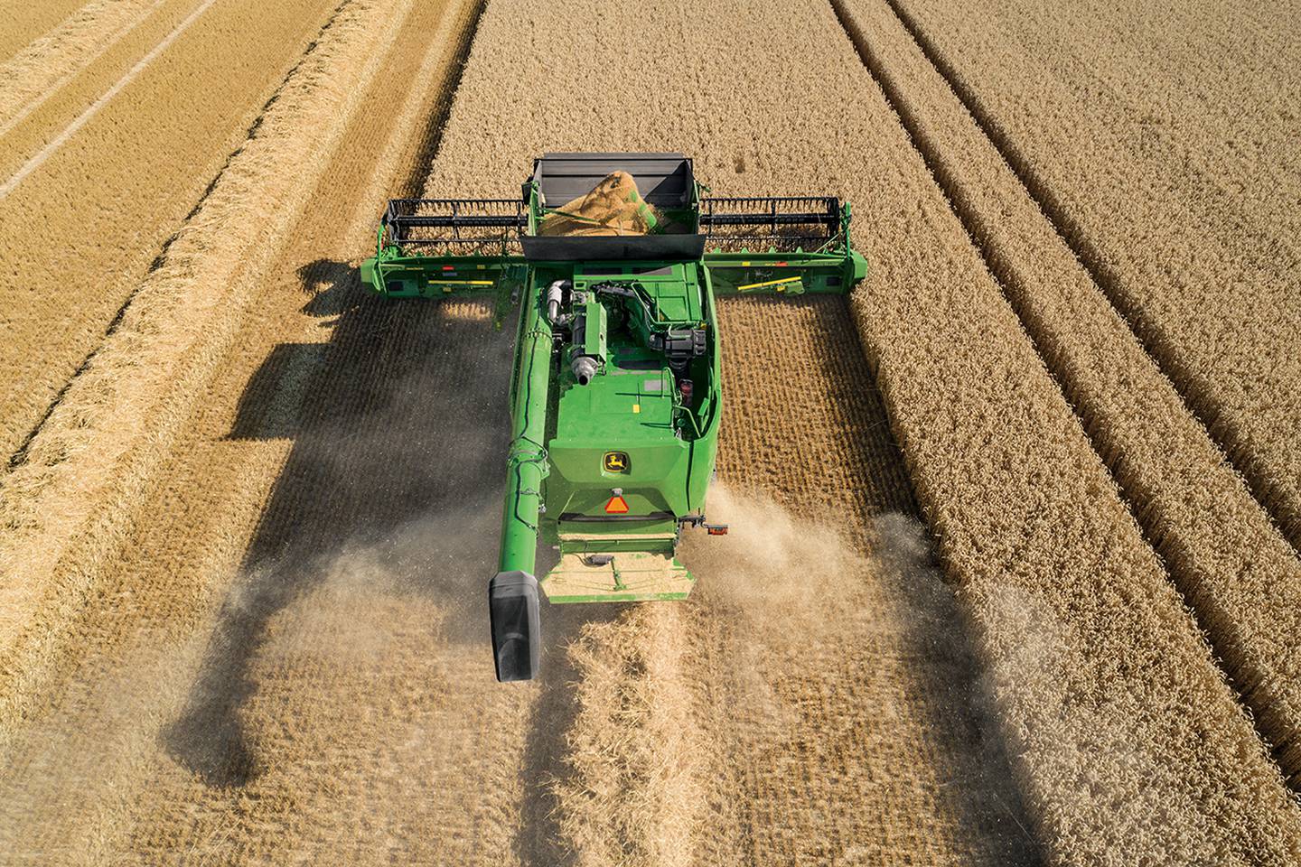 John Deere’s new T6 800 walker combine includes features from its X9 and S7 Series of combines and new integrated precision ag technology.