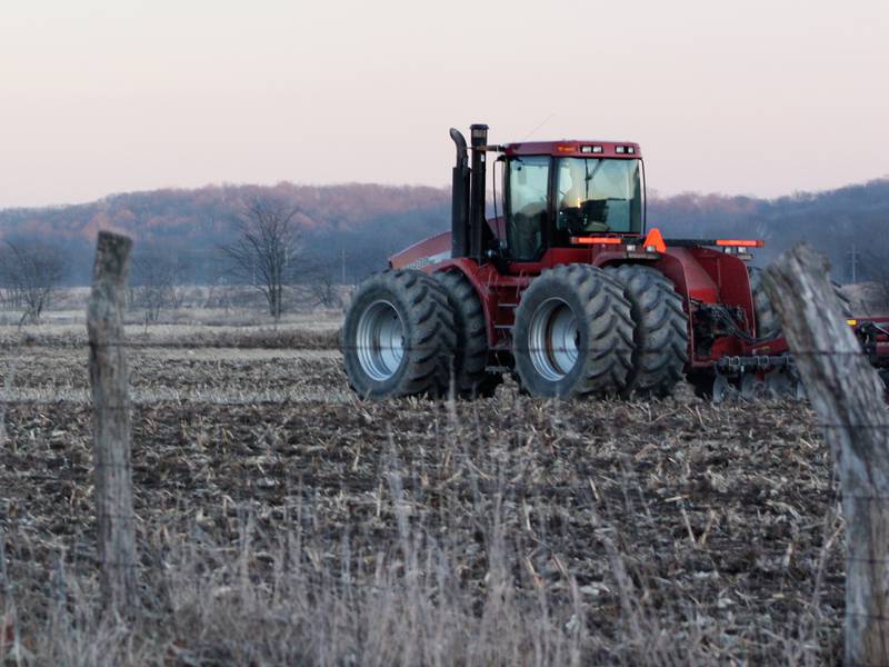 Chicago Fed survey: Midwest farmland values rebound