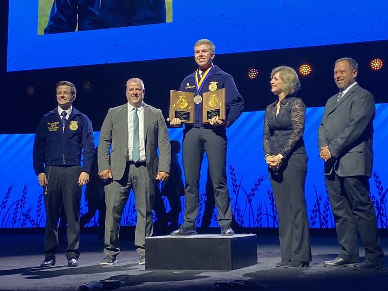 Two Illinois FFA members win prestigious American Star awards