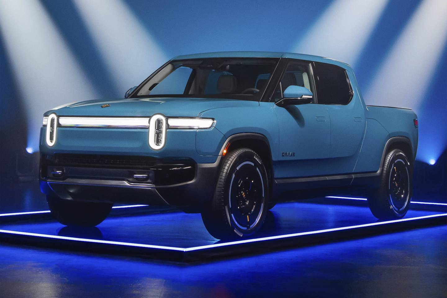 Improved range and technology help the 2025 Rivian R1T take the trophy for the Edmunds Top Rated Electric Truck for 2025.