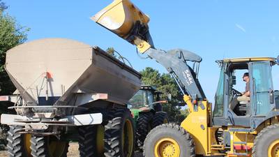 Dry September provides opportunity for soybean harvest, tillage, fertilizer application