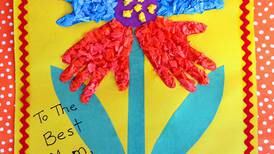 Donna’s Day: Make a handprint bloom card for Mom