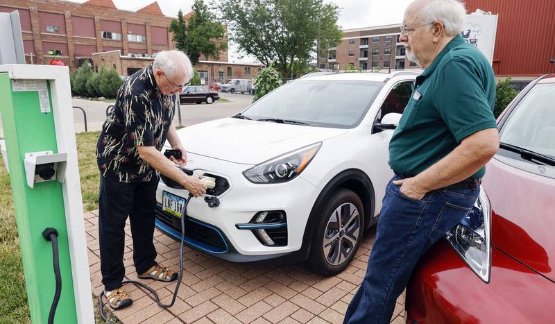new-funding-spurs-more-iowa-electric-vehicle-charging-spots-agrinews