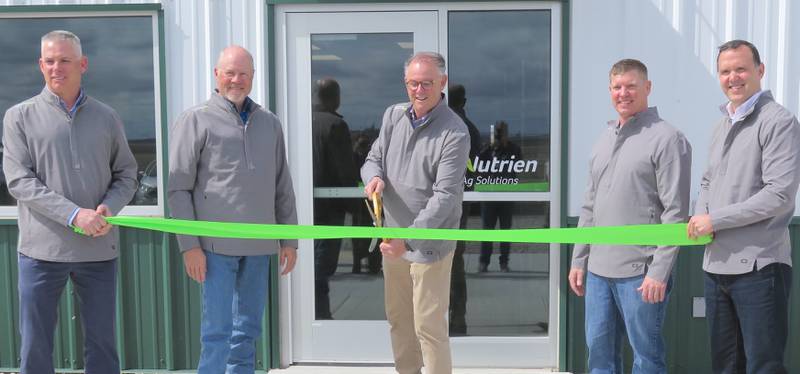 A ribbon-cutting ceremony on March 20 marked the opening of Nutrien Ag Solutions’ Innovation Farm near Tolono, Illinois. Ceremony participants were Rob Clayton (from left), senior vice president, North American retail; Kent McDaniel, manager, cornbelt region; Jeff Tarsi, president, global retail; Thaddeus Bates, senior manager, applied agronomy; and Paul Bonnett, senior director, Nutrien agronomy.