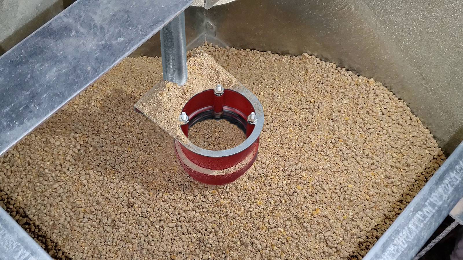 Cumberland’s new IR Hopper Sensor provides reliable feed delivery in