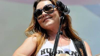 ‘Redneck Woman’ singer headlines fair