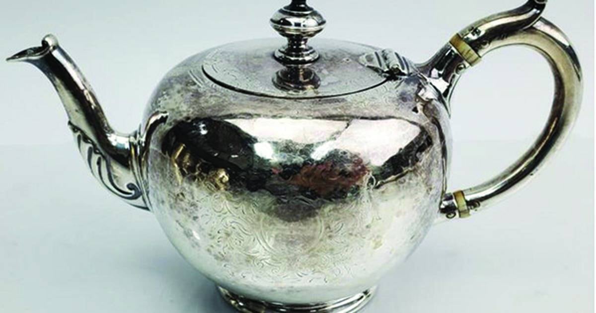 Antiques & Collecting: Saffron teapots
