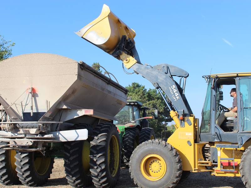 Dry September provides opportunity for soybean harvest, tillage, fertilizer application