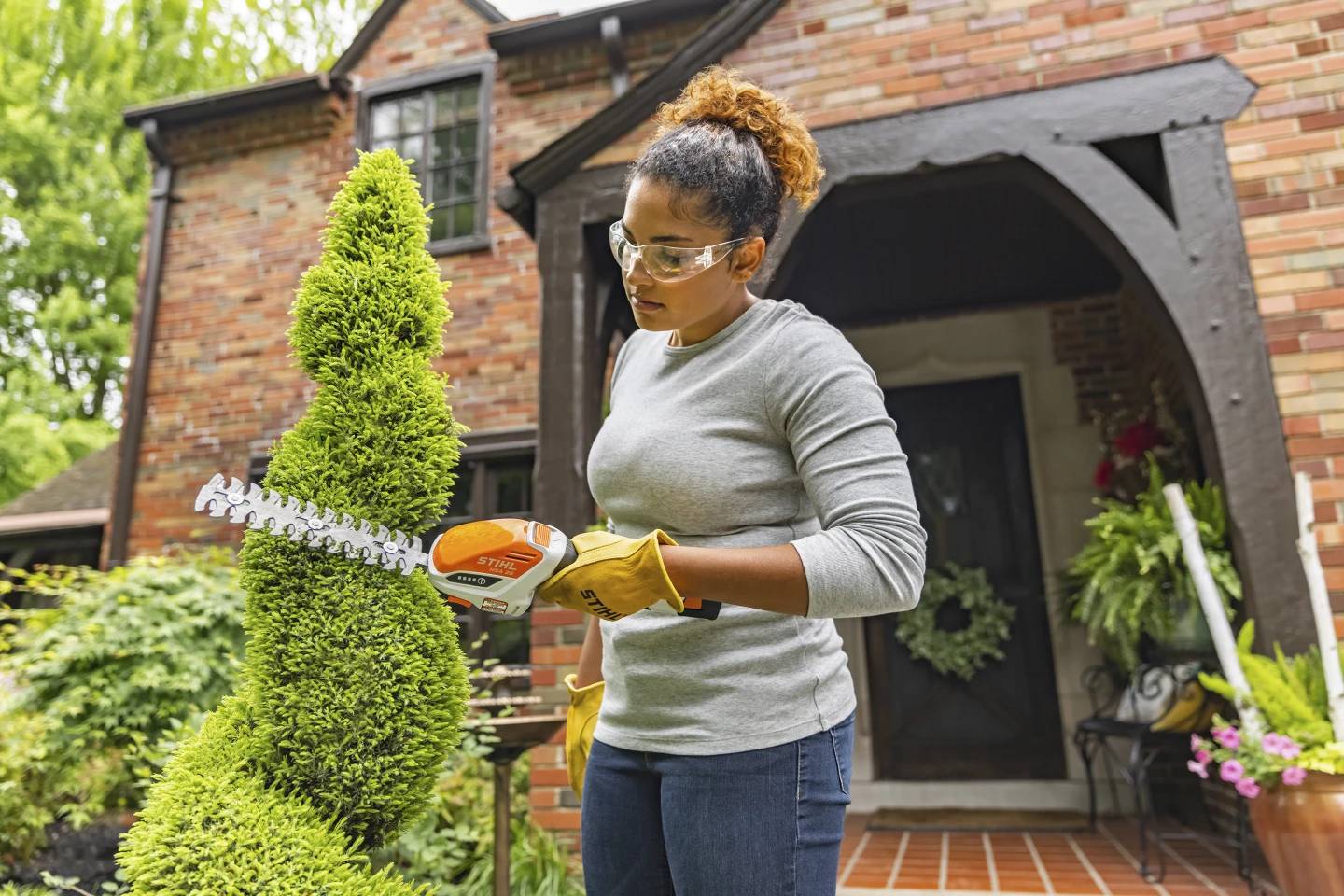 This image provided by STIHL Inc. shows a STIHL HSA 26 cordless gardening shear.