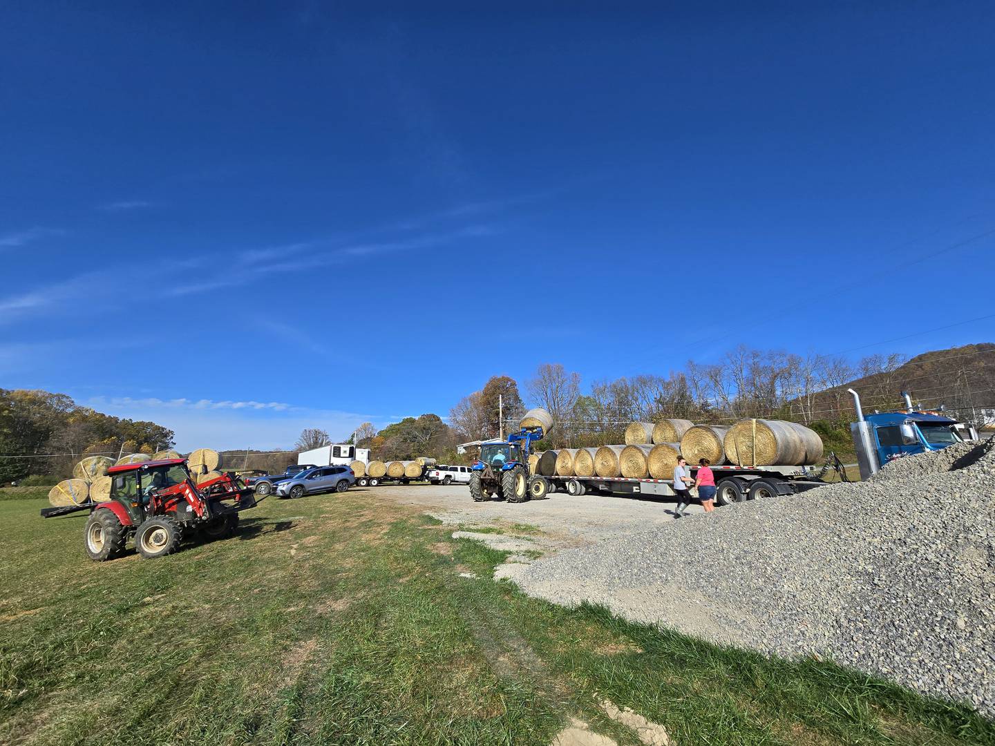 The total hay donations totaled around 84 round bales, 20 big square bales and over 500 small square bales.