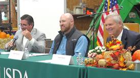 Small, midsize farm opportunities: Vilsack visits farm in Illinois