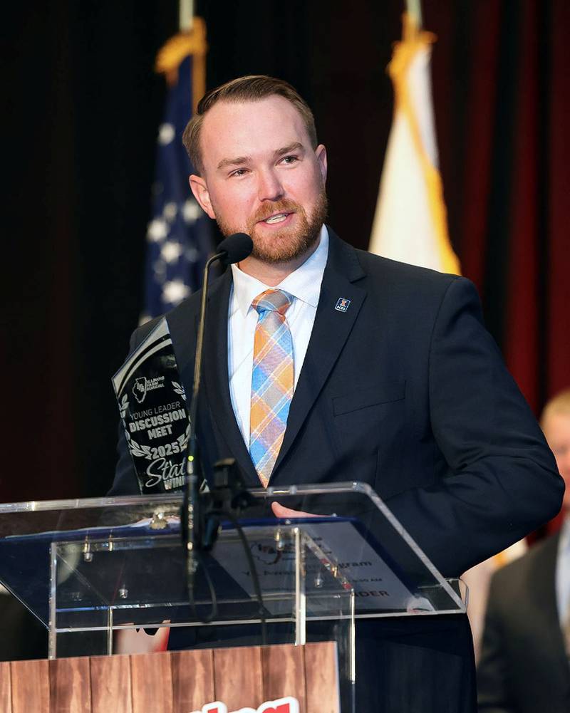 Illinois Farm Bureau Young Leader Discussion Meet Winner Kade Hill of Livingston County, a former agriculture teacher and past FFA president who works in agribusiness, accepts the state award on Dec. 7 during IFB’s Annual Meeting in Chicago.