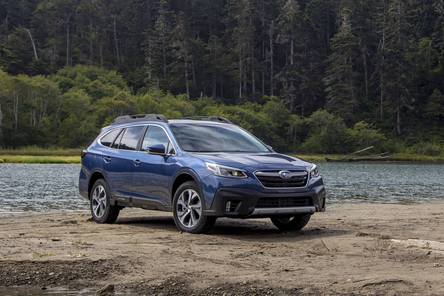 The 2020 Subaru Outback boasts fantastic outward visibility, plenty of cargo space and all-weather sure-footedness.