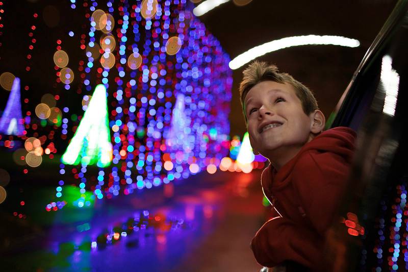 Popular Christmas light display returns to the Indiana State