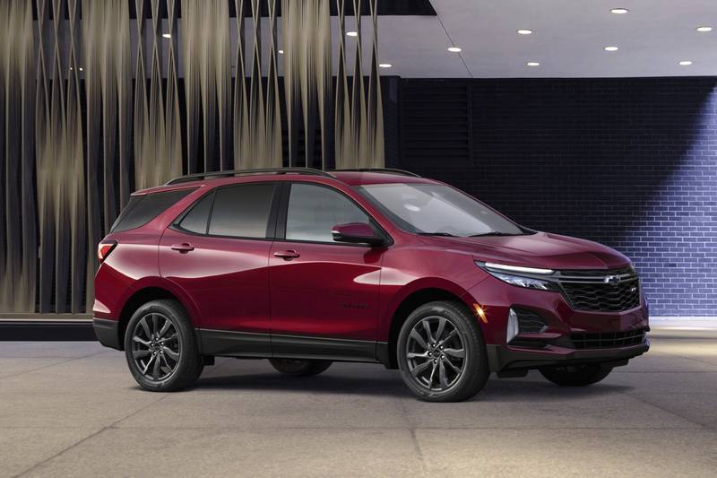 Luxury features and distinctive engine options help differentiate the 2022 Chevrolet Equinox small SUV from other compact crossovers.