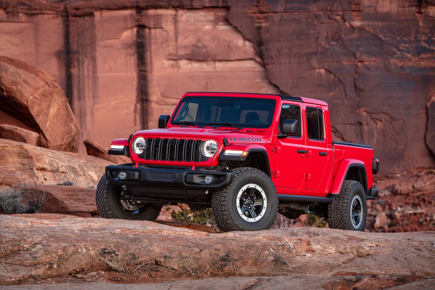 Just like the Wrangler, the Gladiator Rubicon from Jeep features a removable roof and doors.