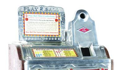 Antiques & Collecting: Slot machine 