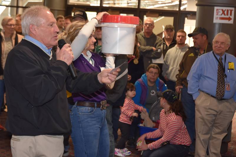 In support of Indiana’s FFA Scholarship Foundation, a fundraising auction will be held at 1 p.m. Jan. 14 and 15.