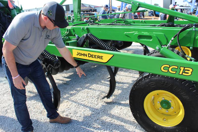 Michael Porter highlights features of the new John Deere CC13. The primary tillage tool is designed to size the crop and bury it while breaking up compaction.