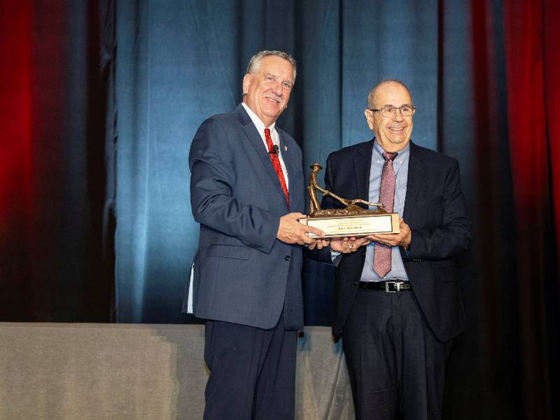 Former GROWMARK president receives IFB’s Distinguished Service Award