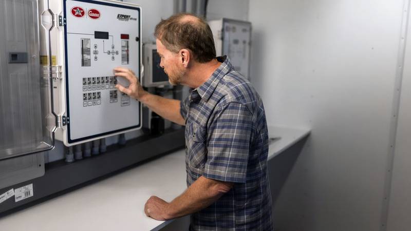 This barn control panel enables a farmer to manage their swine operation’s feed and climate systems all from one interface.