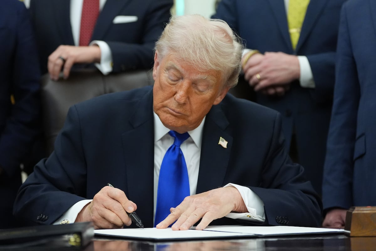 Trump says he’ll place 25% tariff on autos from the EU