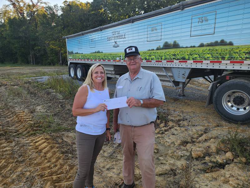 Mark Seib hosts state Rep. Wendy McNamara on his family farm in southern Indiana. She is endorsed by Indiana Farm Bureau’s AgELECT PAC, the organization’s state-level, nonpartisan political action committee, for the 2024 general election for state representative of District 76.