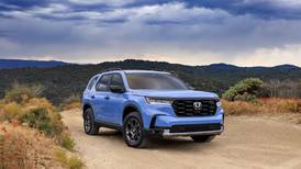 Edmunds compares: Honda Pilot vs. Hyundai Palisade