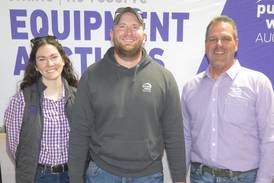 Auction business travels farm show circuit